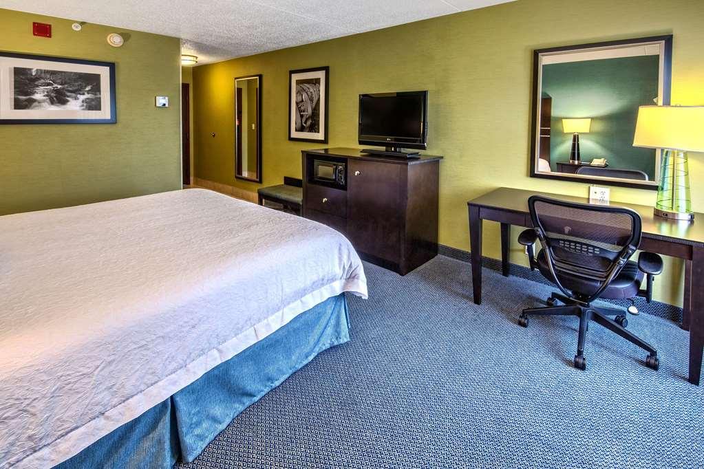 Hampton Inn Гринсберг Номер фото