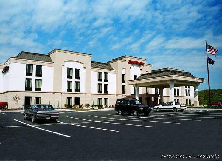 Hampton Inn Гринсберг Экстерьер фото