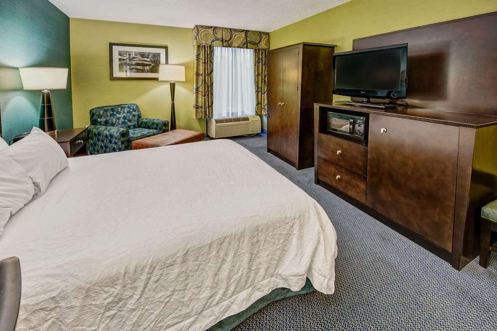 Hampton Inn Гринсберг Номер фото